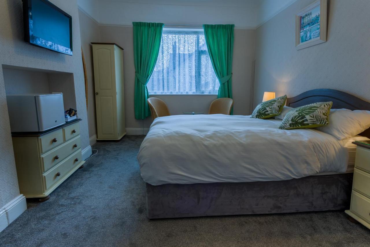 Relax At Rosscourt Guest House-Free On Site Parking (Adults Only) Bournemouth Eksteriør bilde